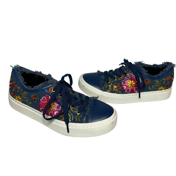 Vaneli Size 7 Blue Floral Embroidered Boho Vacation Spring Unique Sneakers - Picture 1 of 8